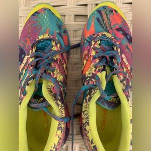 ASICS sneakers size 7 gently used feels like 6.5